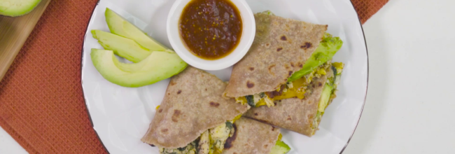 Quesadilla con huevo y espinacas