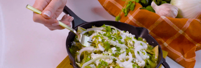 CHILAQUILES EN SALSA DE TOMATILLO