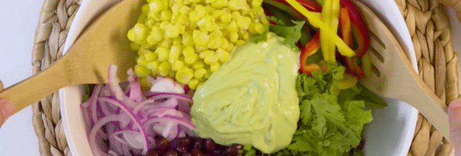 ENSALADA CON ADEREZO DE AGUACATE