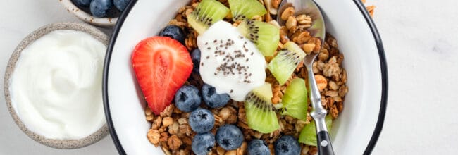 bowl de avena con fruta