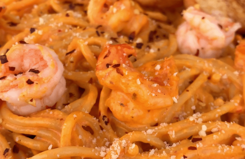 Spaghetti en Crema de Pimientos con Camarones | Delination
