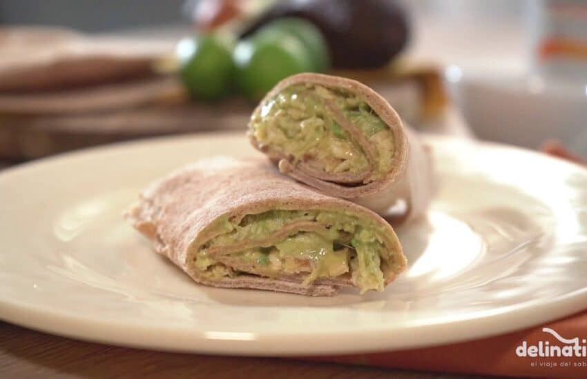 Burritos de pan pita con pollo y aguacate Delination