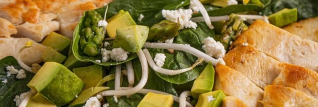 Ensalada de pollo con ejotes y espárragos