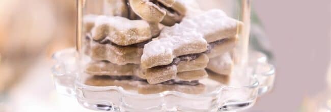 Galletas navideñas rellenas de dulce de lcehe