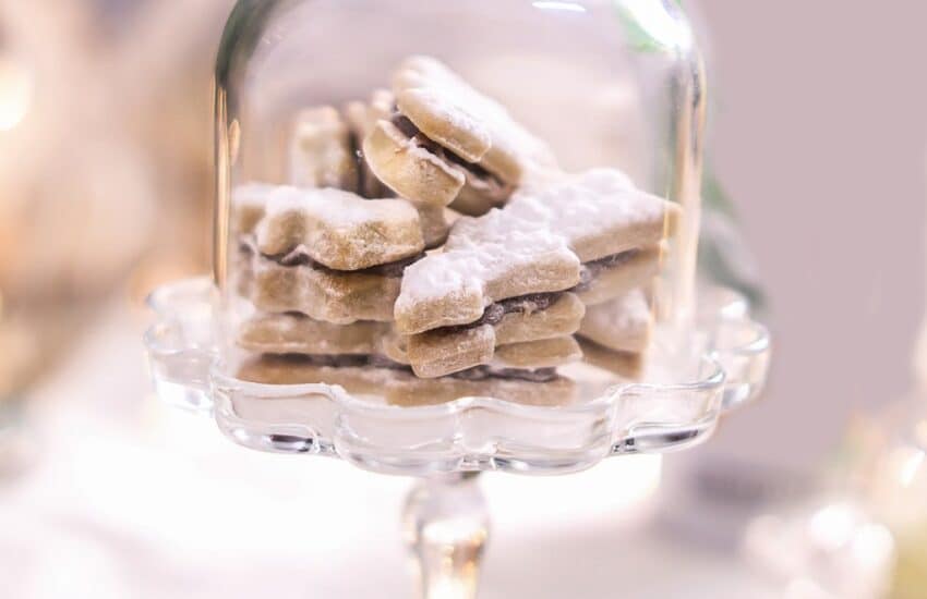 Galletas navideñas rellenas de dulce de lcehe