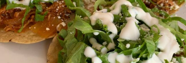 Tostadas de tinga estilo Sinaloa