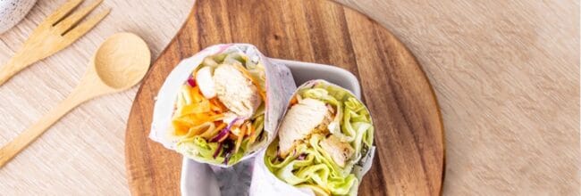 Wrap de lechuga con pollo y verdurasWrap de lechuga con pollo y verduras