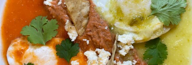 huevos divorciados en dos salsas