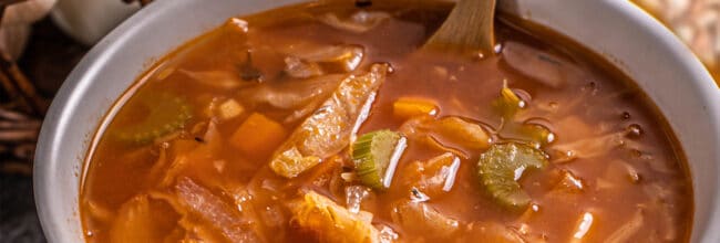 sopa de repollo con verduras