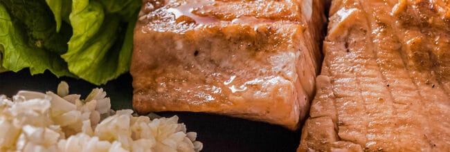 filetes de salmón en salsa teriyaki