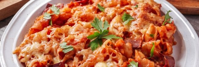 Pasta con tomate al guajillo