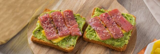 Tostadas de atún con aguacate