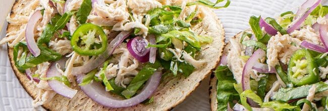 Tostadas de salpicón de pollo