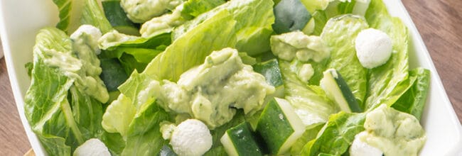 ensalada con aderezo de cilantro