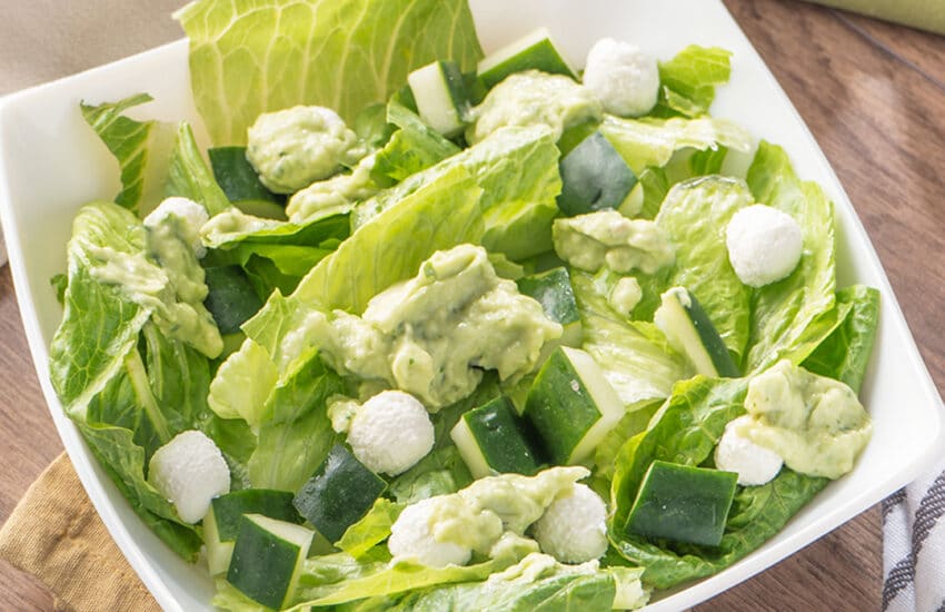 ensalada con aderezo de cilantro