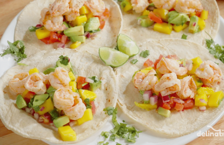 Tacos de camarón en salsa de mango Delination