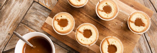 muffins de coco rellenos de dulce de leche