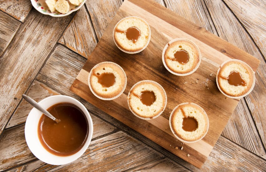 muffins de coco rellenos de dulce de leche