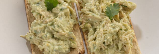 tostadas de guacamole con pollo