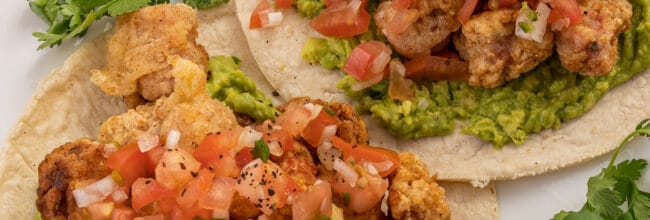 Chicharrón de atún en tacos