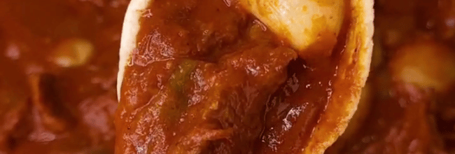 bistec con nopales en salsa de chiles secos