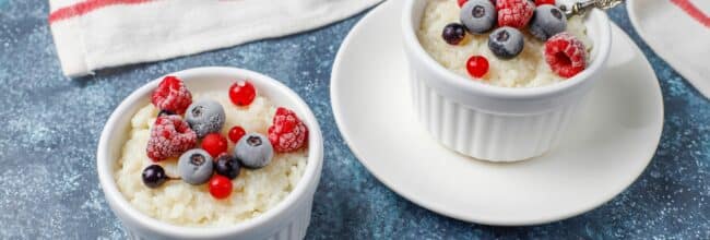 Arroz con leche con frutos del bosque