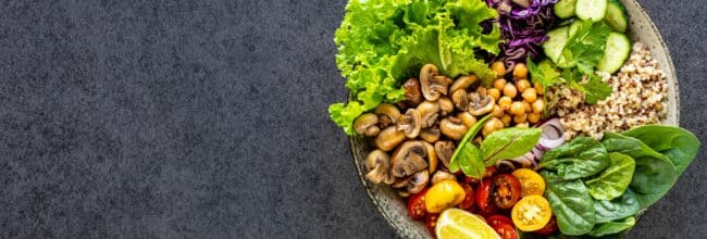 Ensalada con quinoa y champiñones