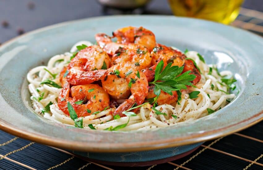 Spaghetti con camarones enchilados