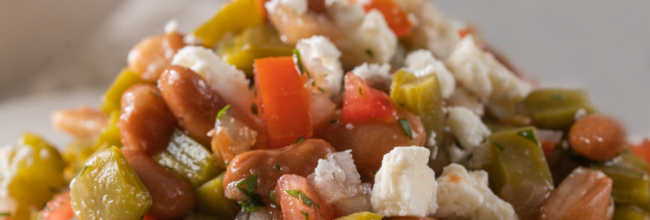 Ensalada de nopal en tostadas