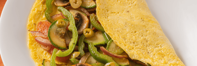 Omelette con pimientos y champiñones