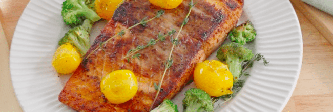 Salmon provenzal con tomate cherry⠀