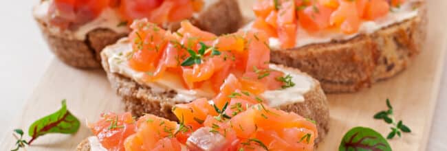 Toast de salmon con queso ricota