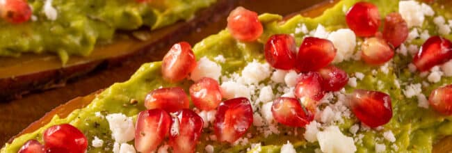 Tostadas de camote con guacamole