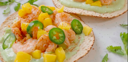 Tostadas de camarón enchilado