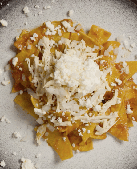 Chilaquiles en salsa de chipotle