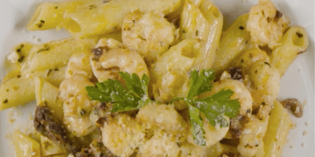 Pasta con camarones cremosos