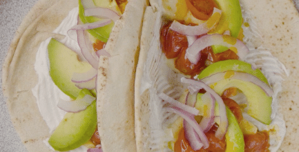 Taquitos con tomate cherry y queso panela