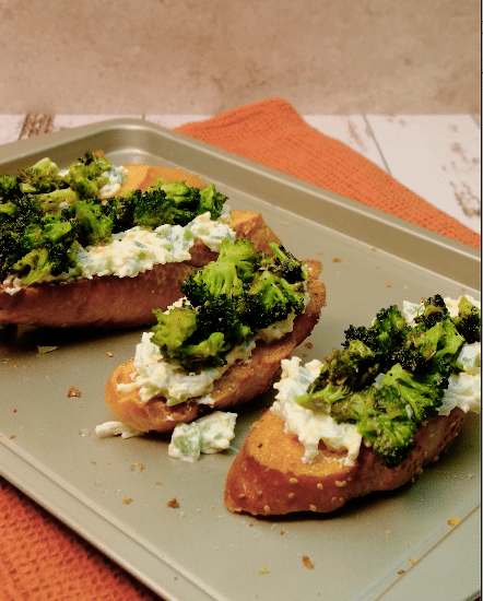 Toast de queso con brócoli