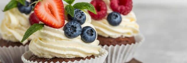 Muffins con frosting de queso crema