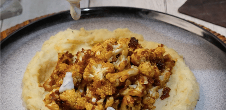 Coliflor con puré de papa y aderezo