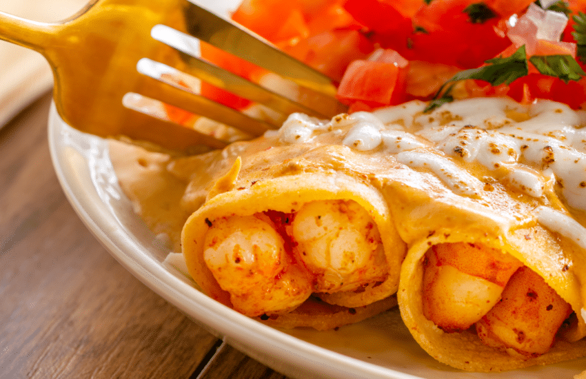 Enchiladas de camarón con crema de chipotle | Delination