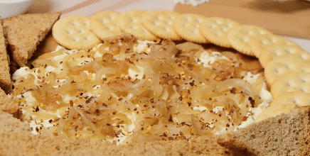 Tabla de mantequilla con cebolla