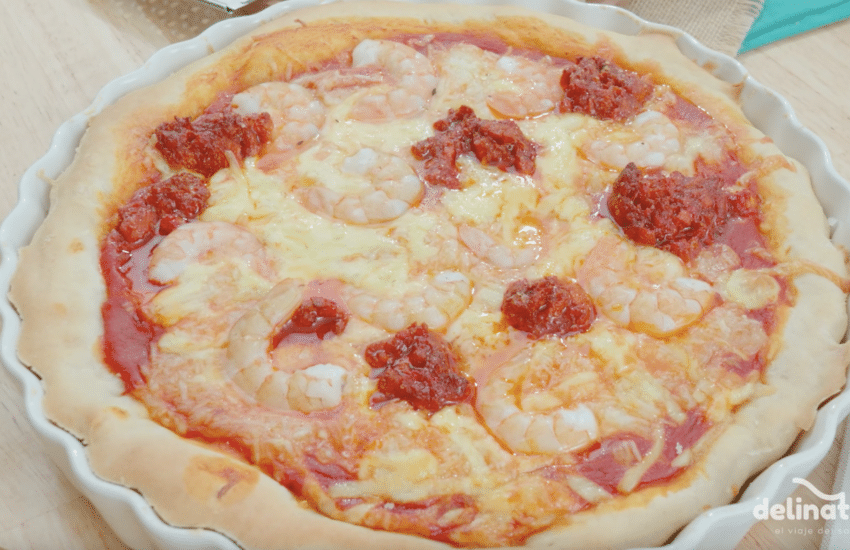 Pizza de camarón con chorizo